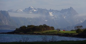 View across the fjord to the Lofoten ... there we will bike tomorrow! Blick über den Fjord auf die Lofoten ... dort werden wir morgen radeln!